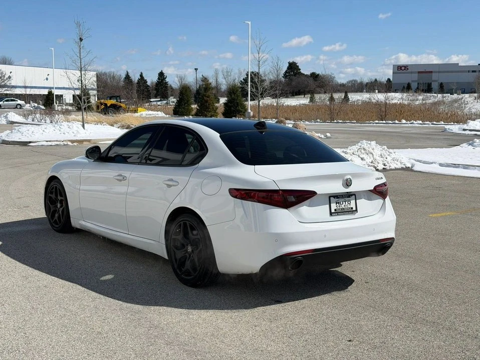 2022 Alfa Romeo Giulia - Image 7 of 18