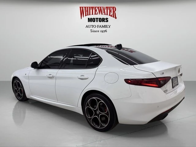 2022 Alfa Romeo Giulia - Image 2 of 20