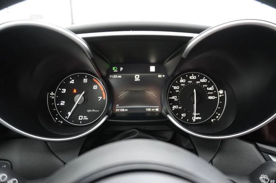 2022 Alfa Romeo Giulia - Image 15 of 20