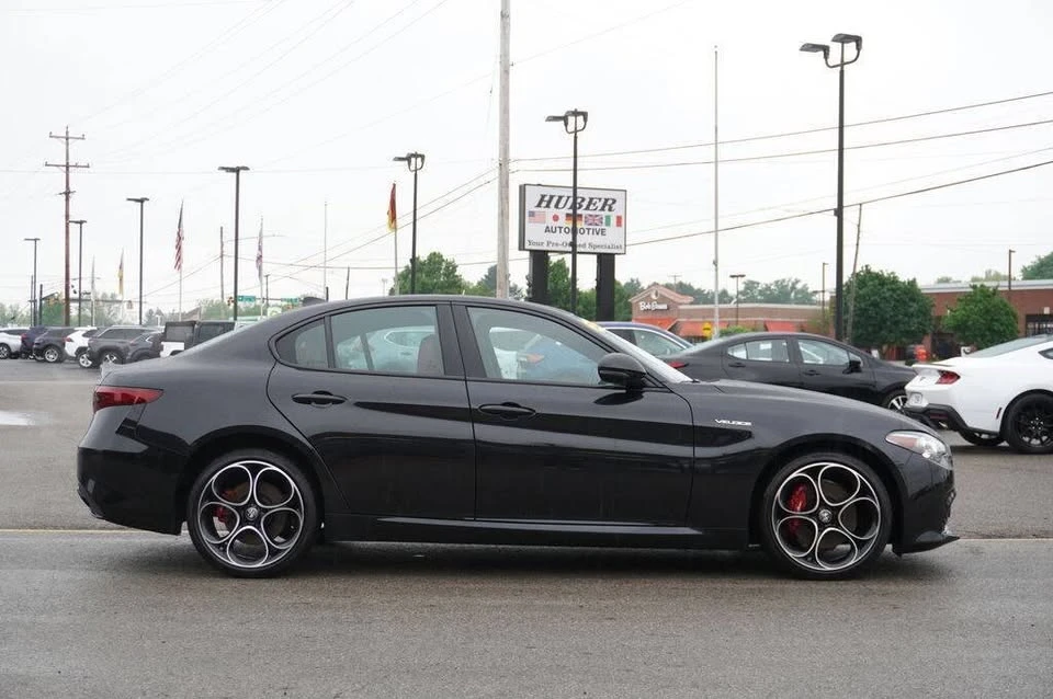 2022 Alfa Romeo Giulia - Image 8 of 20