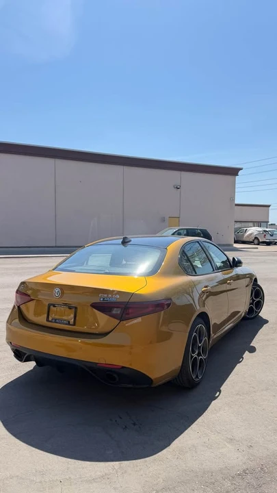2022 Alfa Romeo Giulia - Image 5 of 15