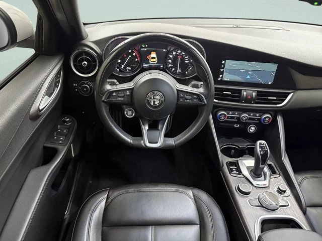 2022 Alfa Romeo Giulia - Image 7 of 20