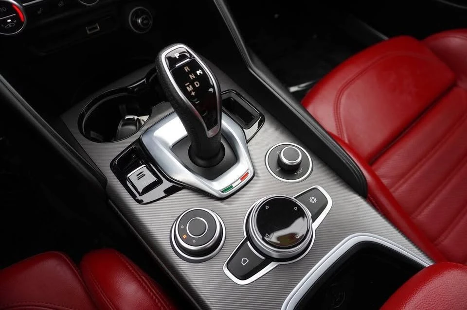 2022 Alfa Romeo Giulia - Image 19 of 20