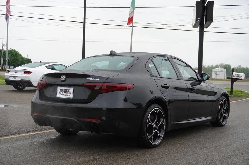 2022 Alfa Romeo Giulia - Image 7 of 20