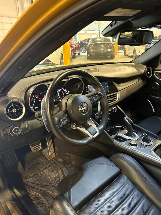 2022 Alfa Romeo Giulia - Image 10 of 16