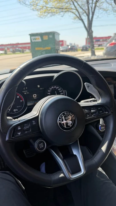 2022 Alfa Romeo Giulia - Image 11 of 15