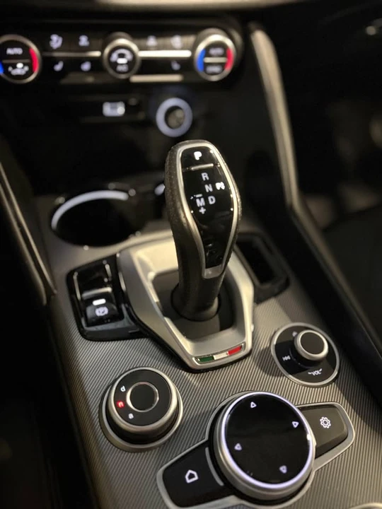 2022 Alfa Romeo Giulia - Image 16 of 16