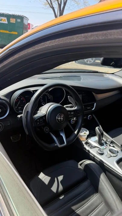 2022 Alfa Romeo Giulia - Image 8 of 15