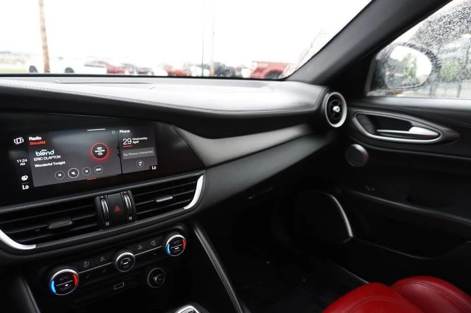 2022 Alfa Romeo Giulia - Image 20 of 20