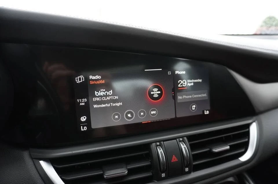 2022 Alfa Romeo Giulia - Image 16 of 20