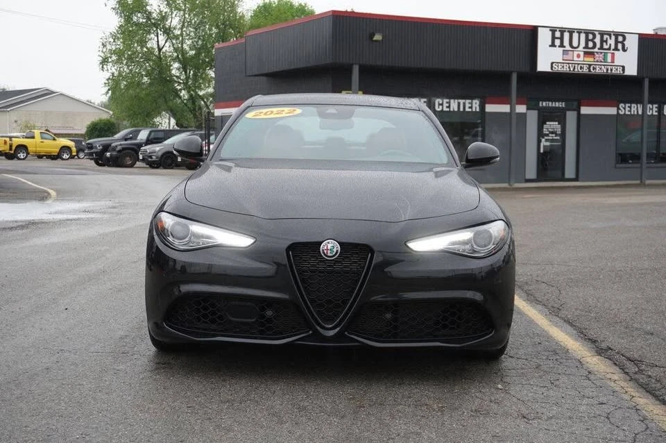 2022 Alfa Romeo Giulia - Image 2 of 20