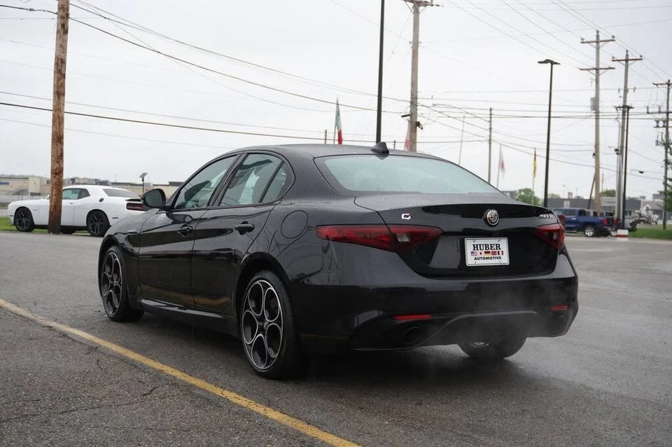 2022 Alfa Romeo Giulia - Image 5 of 20