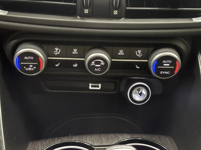 2022 Alfa Romeo Giulia - Image 11 of 20