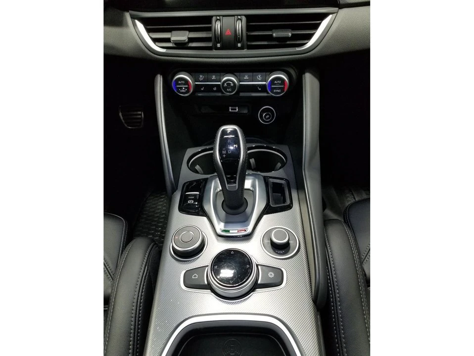 2022 Alfa Romeo Giulia - Image 12 of 18