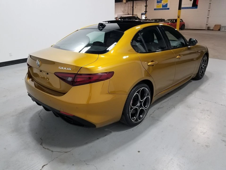2022 Alfa Romeo Giulia - Image 6 of 18
