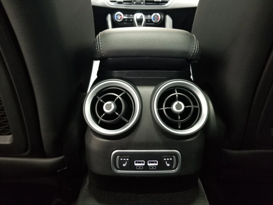 2022 Alfa Romeo Giulia - Image 14 of 18