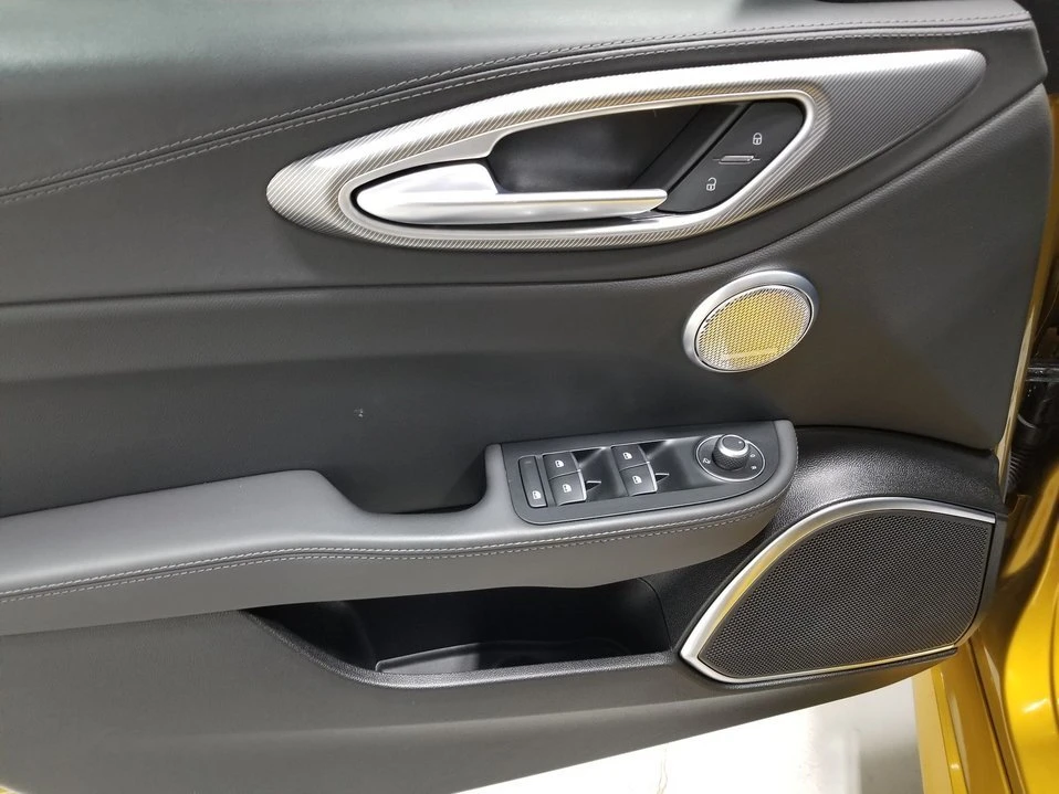 2022 Alfa Romeo Giulia - Image 8 of 18