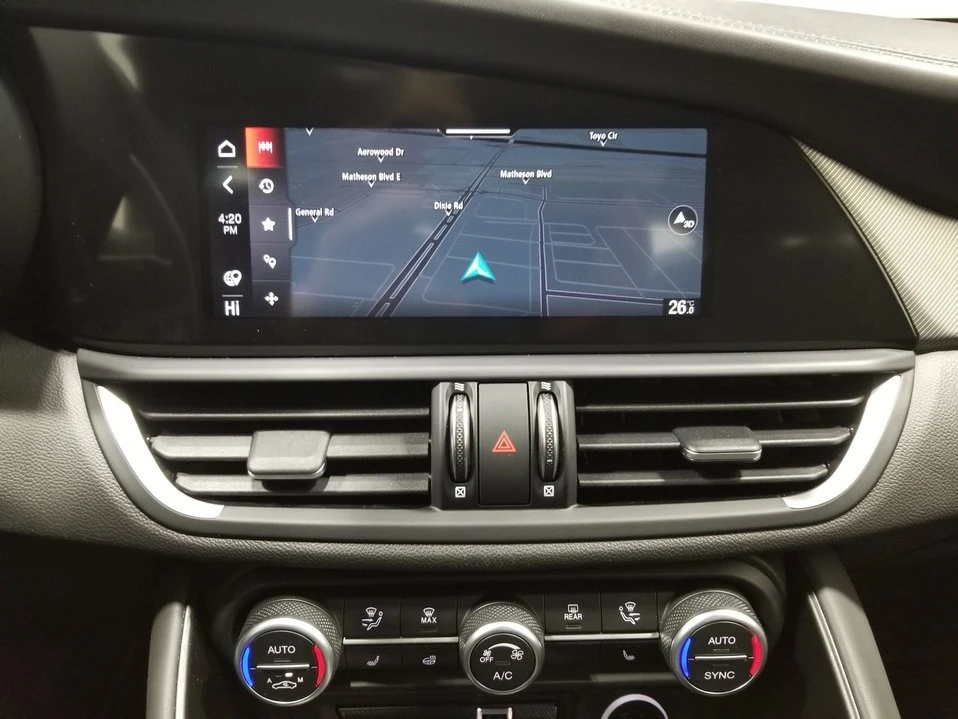 2022 Alfa Romeo Giulia - Image 16 of 18