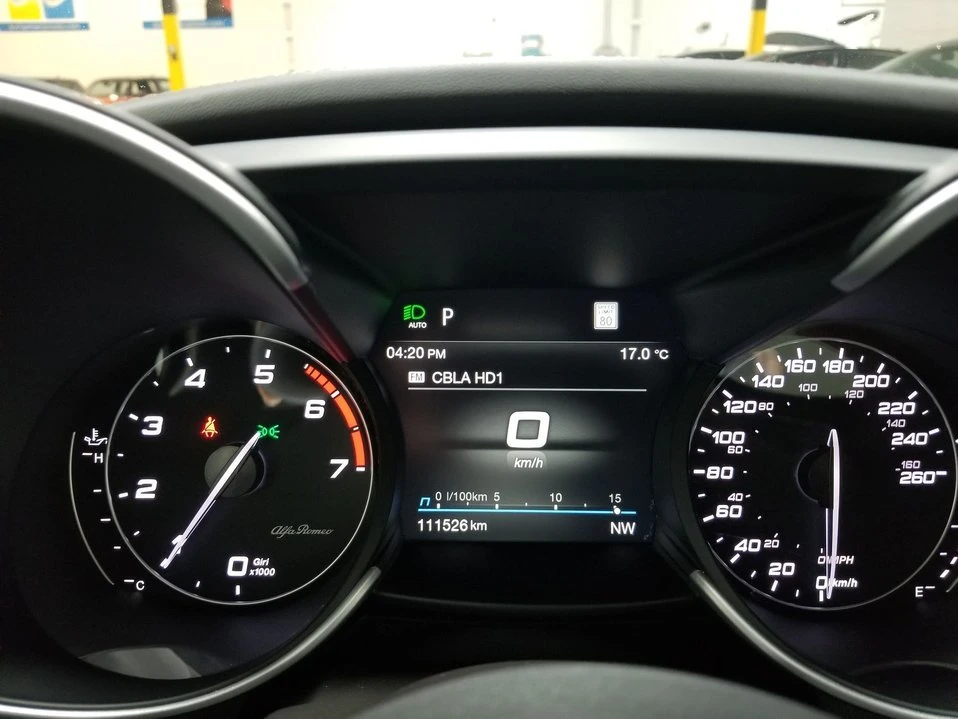 2022 Alfa Romeo Giulia - Image 15 of 18