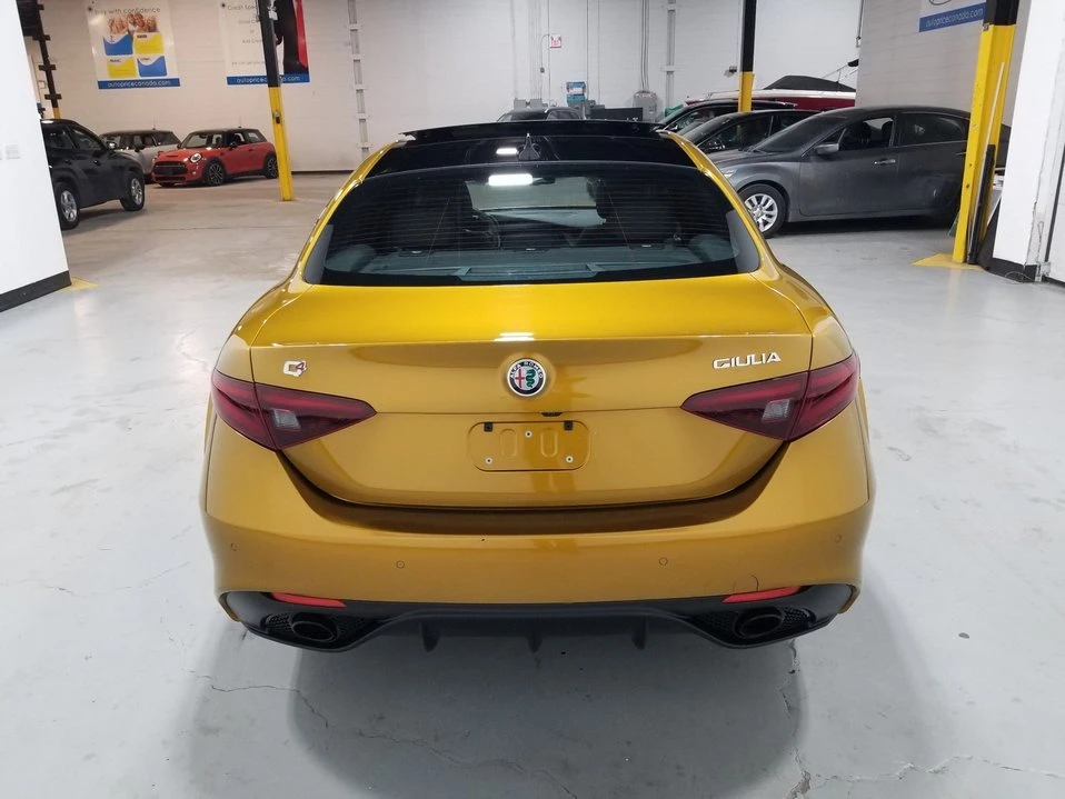2022 Alfa Romeo Giulia - Image 7 of 18