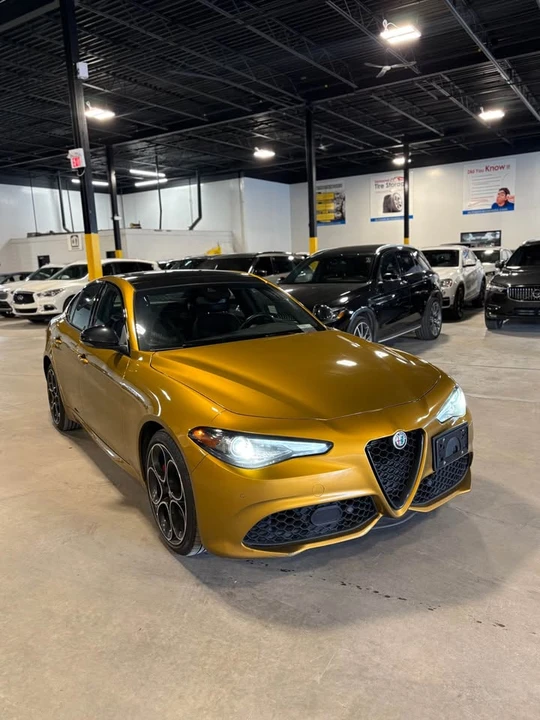 2022 Alfa Romeo Giulia - Image 5 of 16