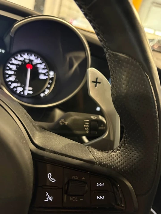2022 Alfa Romeo Giulia - Image 12 of 16