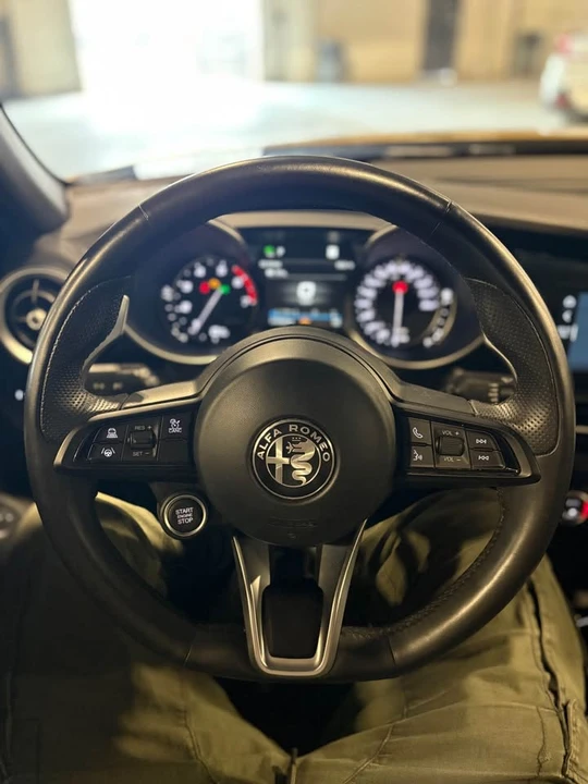 2022 Alfa Romeo Giulia - Image 11 of 16