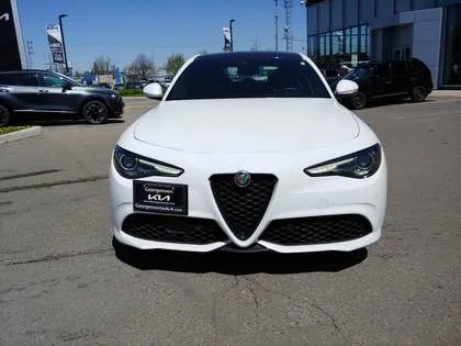2022 Alfa Romeo Giulia - Image 2 of 20