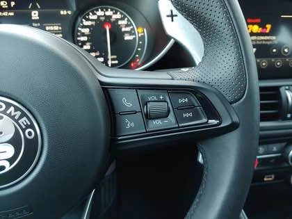 2022 Alfa Romeo Giulia - Image 14 of 20