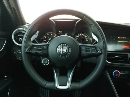 2022 Alfa Romeo Giulia - Image 10 of 20