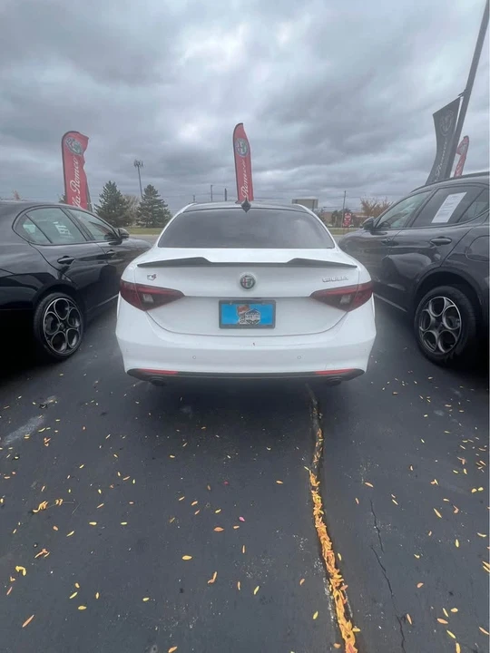 2022 Alfa Romeo Giulia - Image 3 of 5