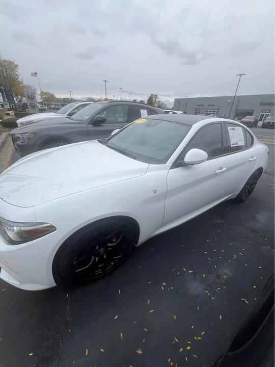 2022 Alfa Romeo Giulia - Image 2 of 5