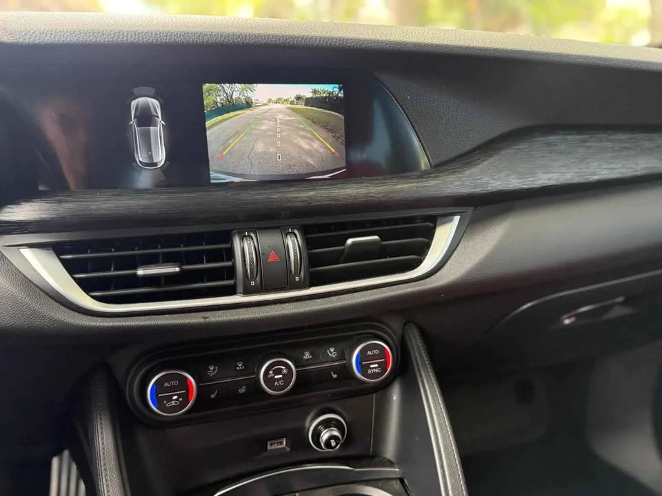 2022 Alfa Romeo Giulia - Image 14 of 16