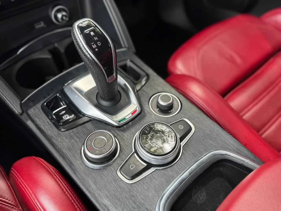 2022 Alfa Romeo Giulia - Image 13 of 16