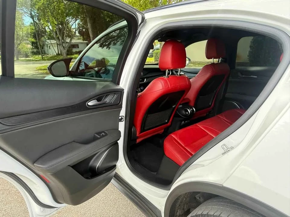 2022 Alfa Romeo Giulia - Image 10 of 16