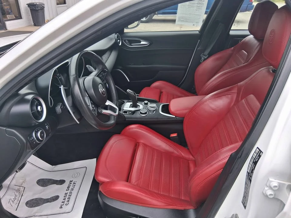 2022 Alfa Romeo Giulia - Image 6 of 8