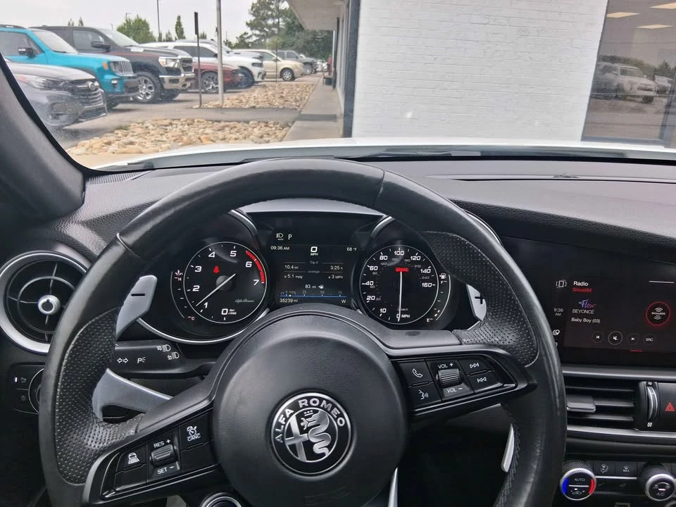 2022 Alfa Romeo Giulia - Image 7 of 8