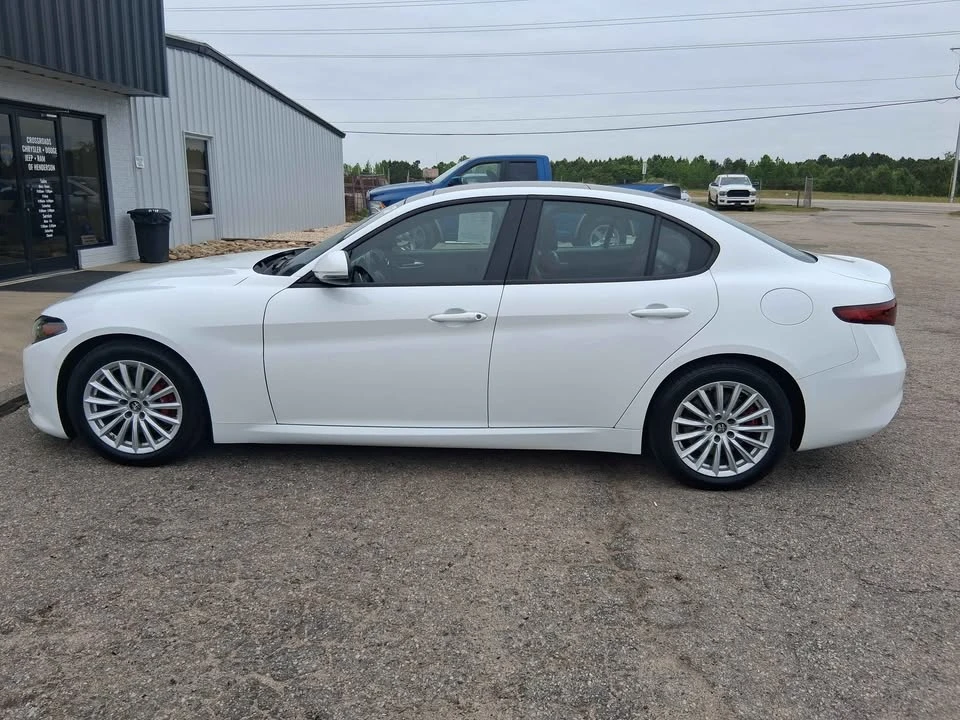 2022 Alfa Romeo Giulia - Image 3 of 8