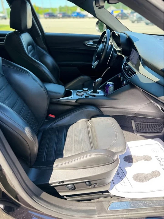 2022 Alfa Romeo Giulia - Image 8 of 10