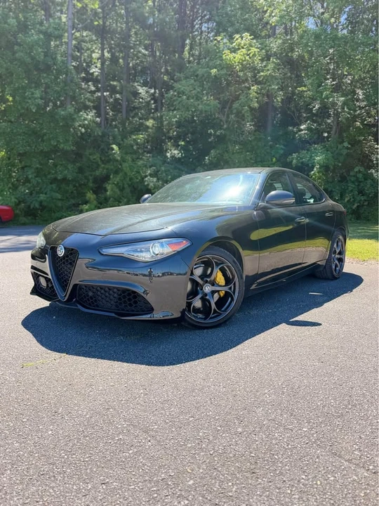 2022 Alfa Romeo Giulia - Image 2 of 10