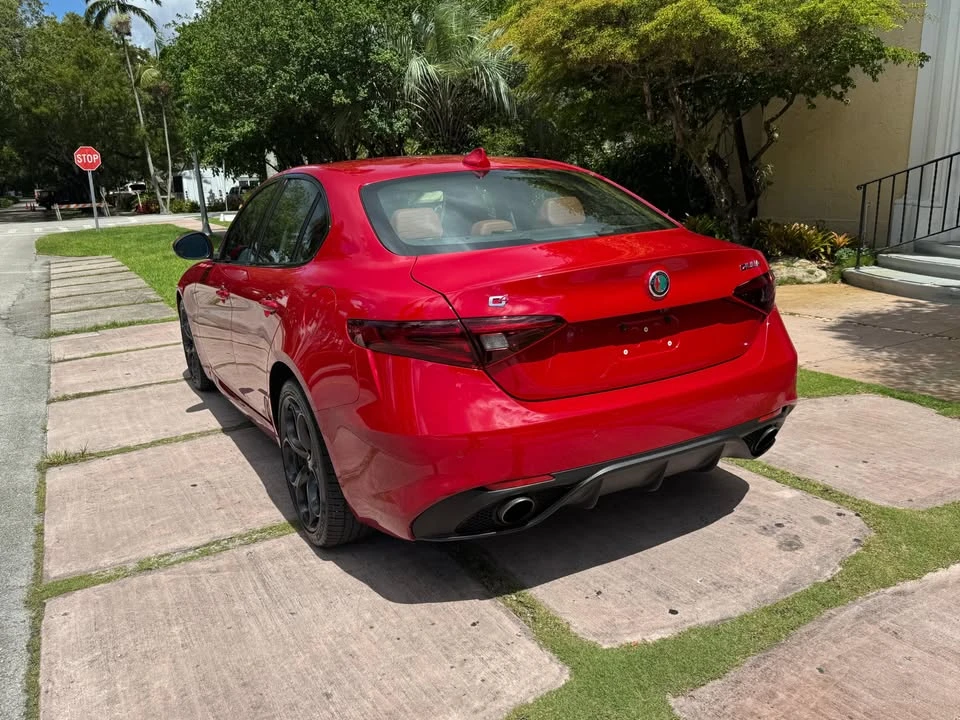 2022 Alfa Romeo Giulia - Image 4 of 8