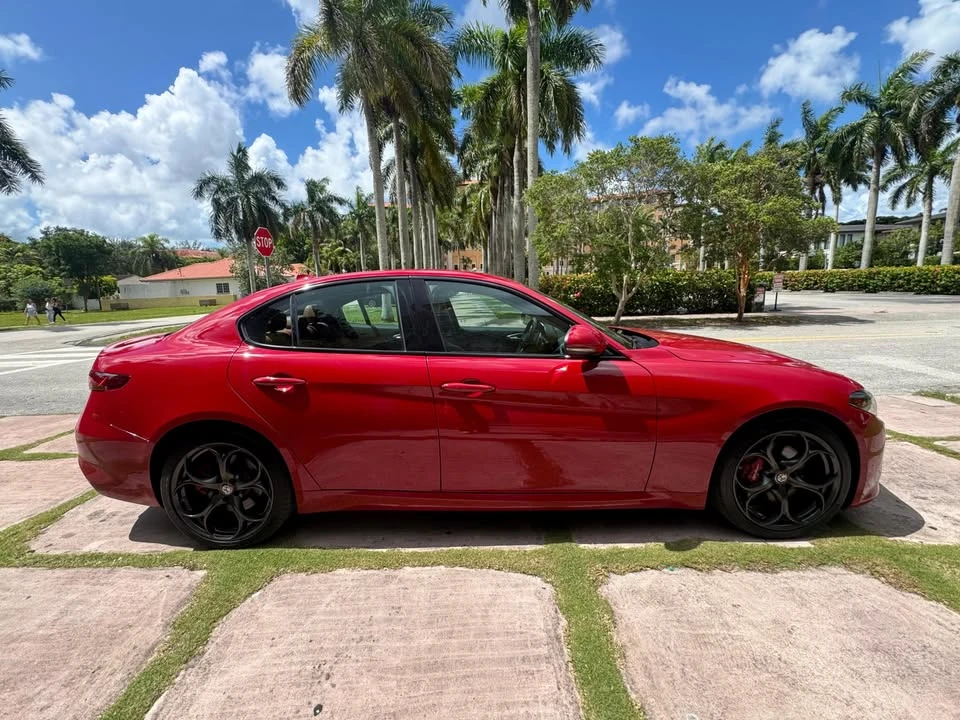 2022 Alfa Romeo Giulia - Image 5 of 8
