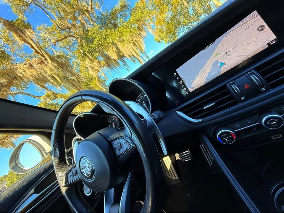 2022 Alfa Romeo Giulia - Image 17 of 20
