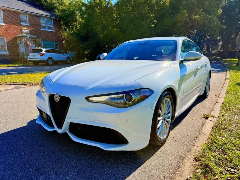 2022 Alfa Romeo Giulia - Image 2 of 18