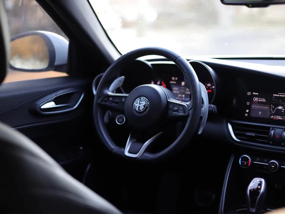 2022 Alfa Romeo Giulia - Image 8 of 13