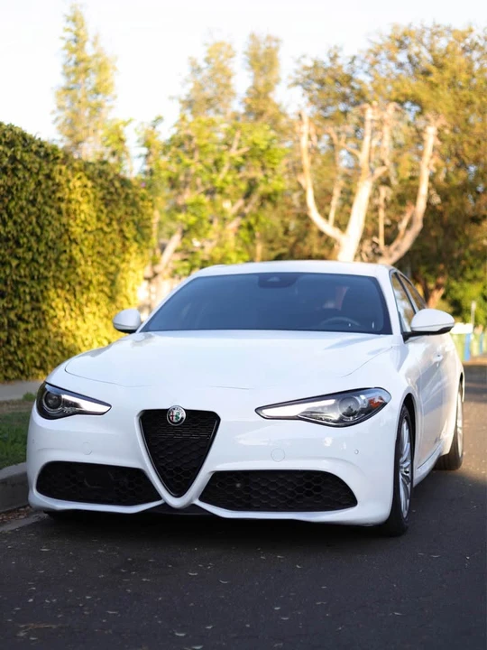 2022 Alfa Romeo Giulia - Image 2 of 13