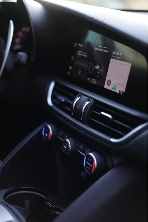 2022 Alfa Romeo Giulia - Image 9 of 13