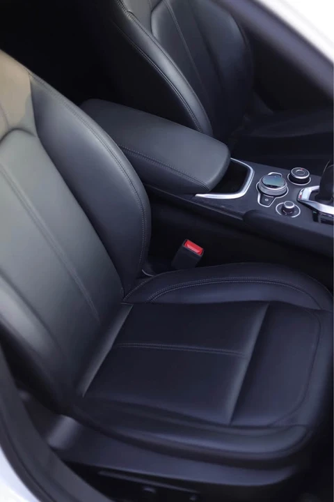2022 Alfa Romeo Giulia - Image 12 of 13