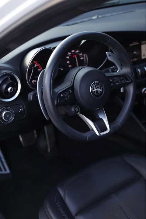 2022 Alfa Romeo Giulia - Image 7 of 13