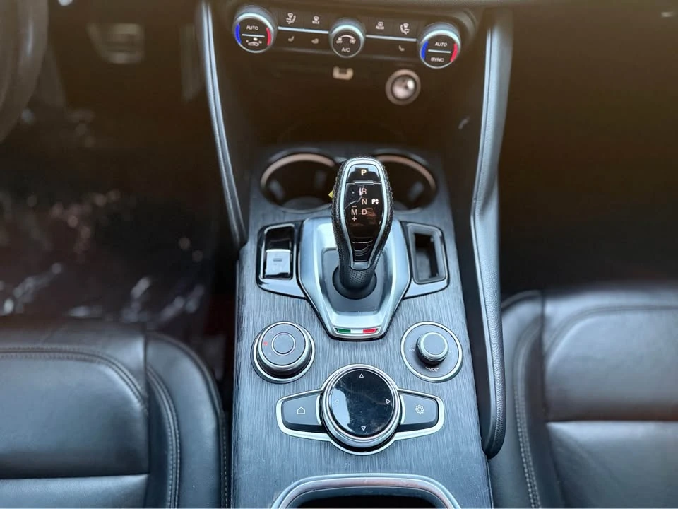2022 Alfa Romeo Giulia - Image 17 of 20